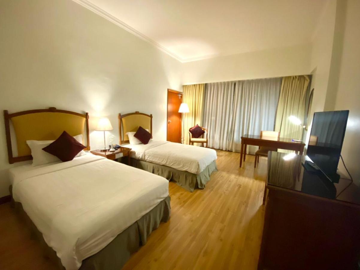 Oriental Crystal Hotel Kajang Bagian luar foto