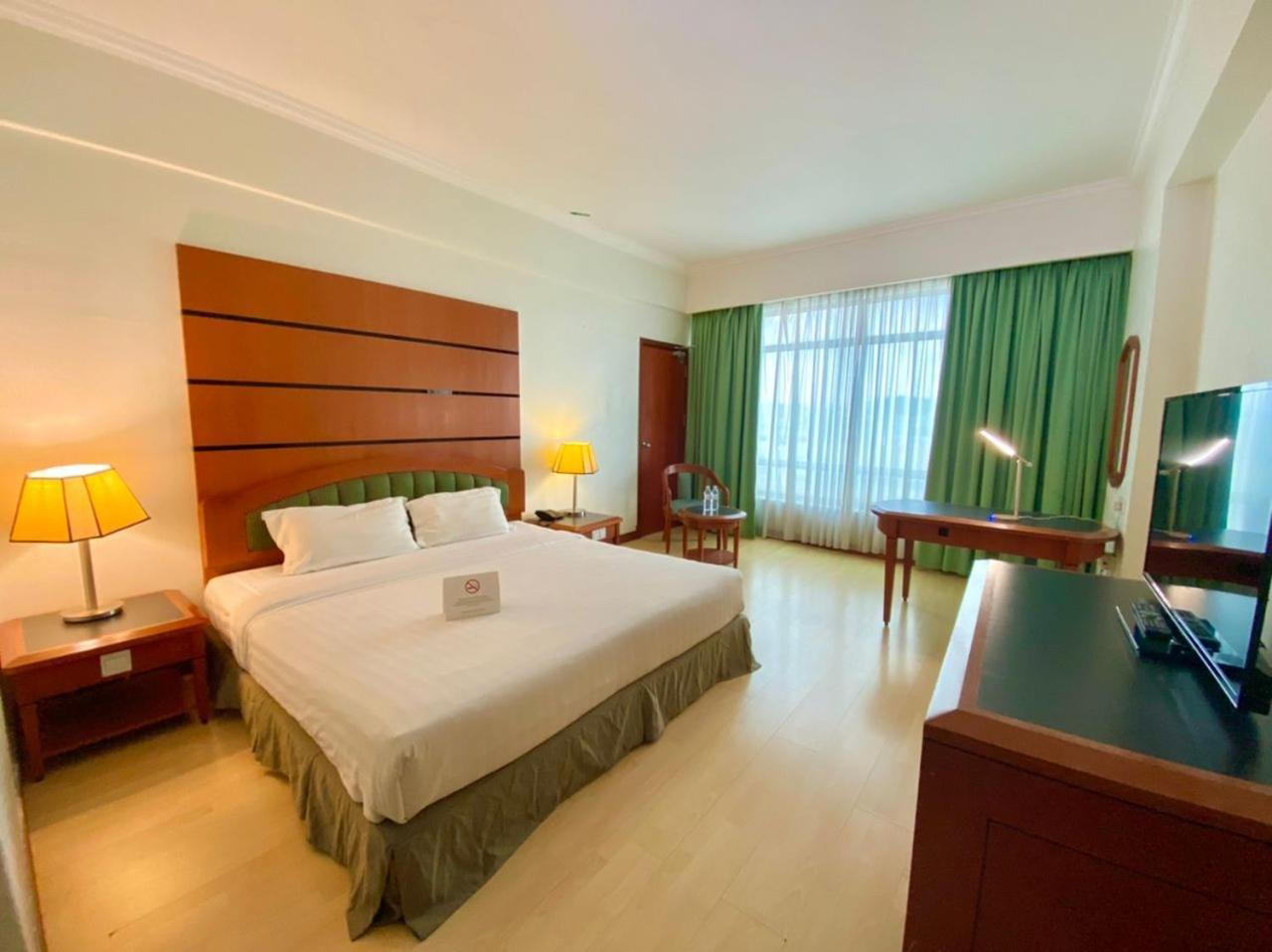 Oriental Crystal Hotel Kajang Bagian luar foto