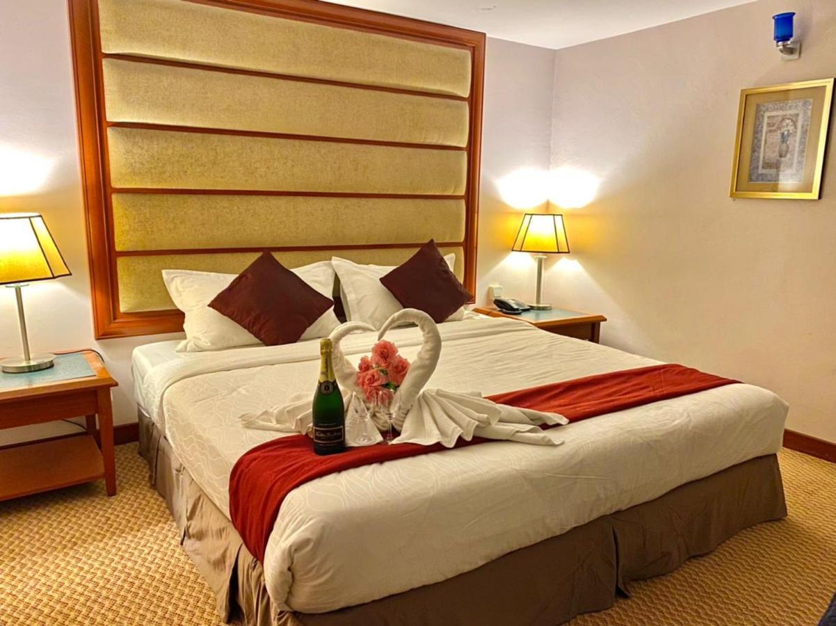 Oriental Crystal Hotel Kajang Bagian luar foto