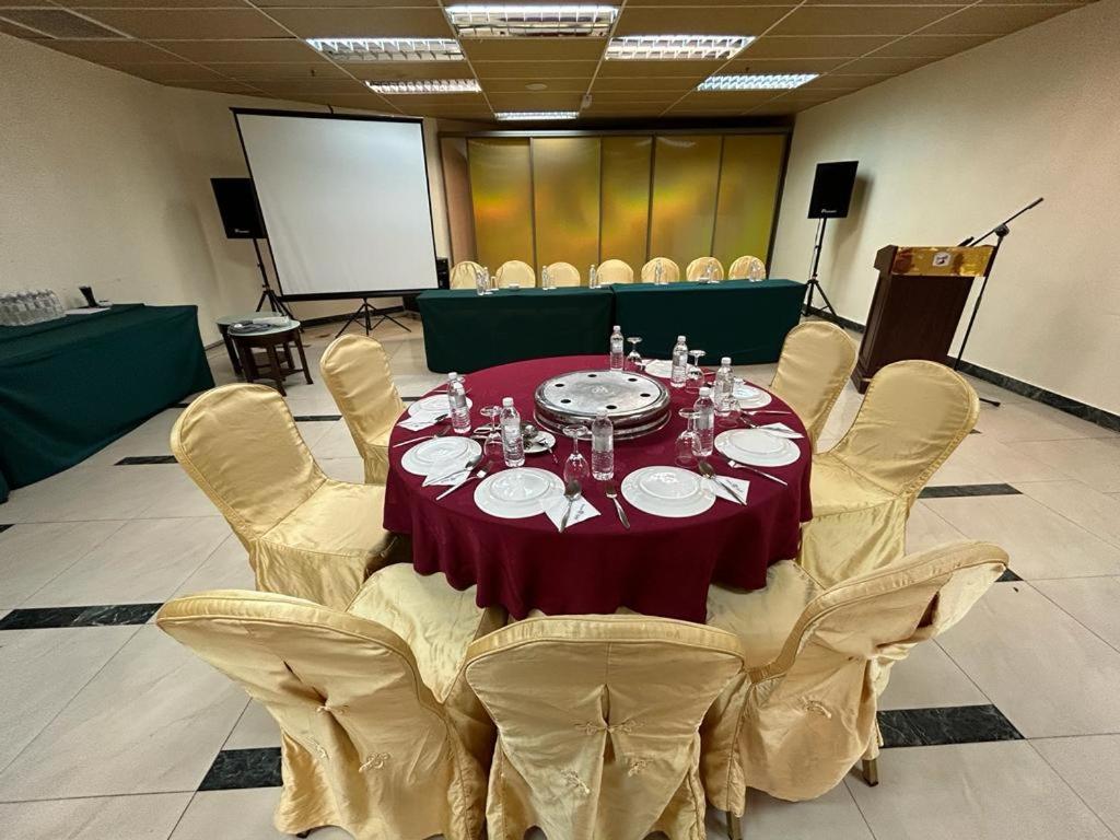 Oriental Crystal Hotel Kajang Bagian luar foto