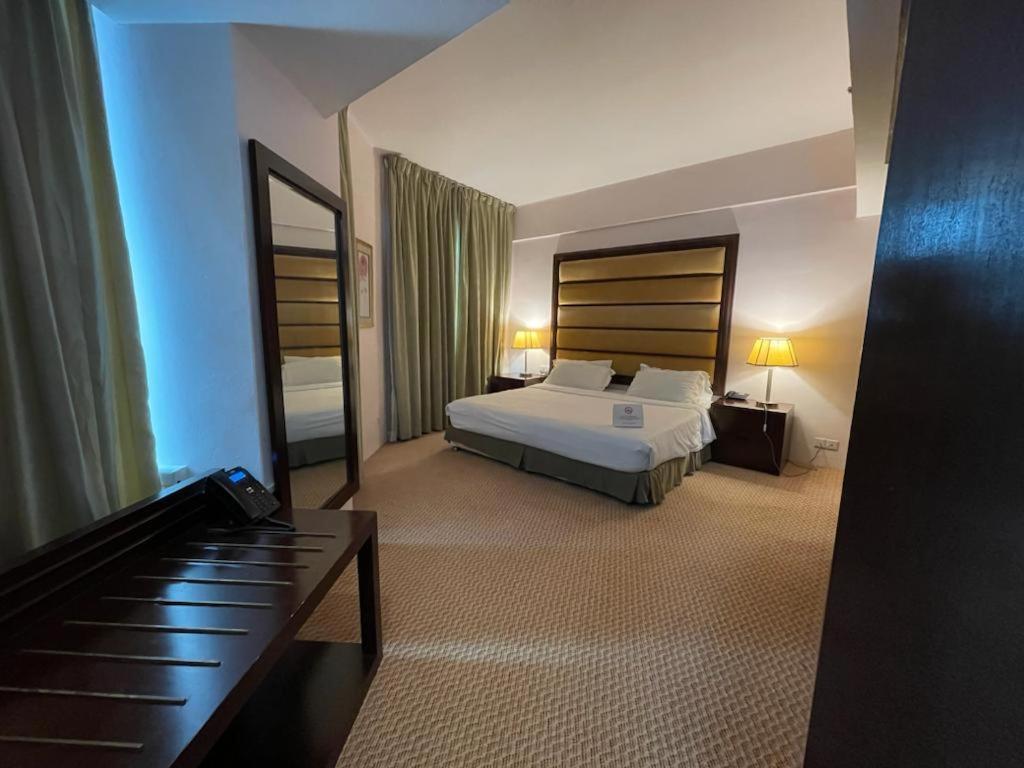 Oriental Crystal Hotel Kajang Bagian luar foto