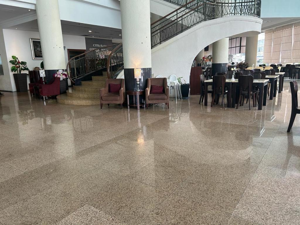 Oriental Crystal Hotel Kajang Bagian luar foto