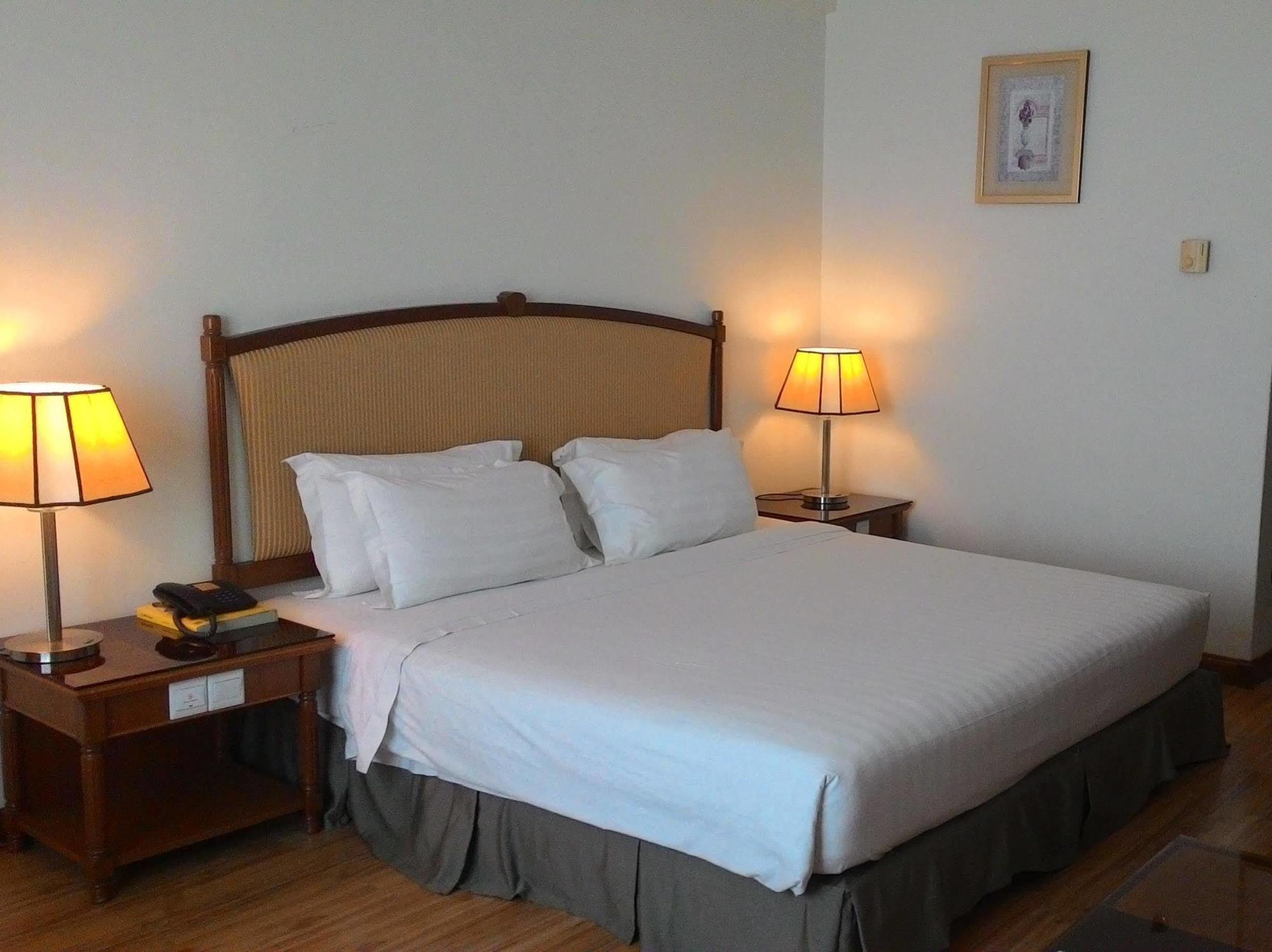 Oriental Crystal Hotel Kajang Bagian luar foto